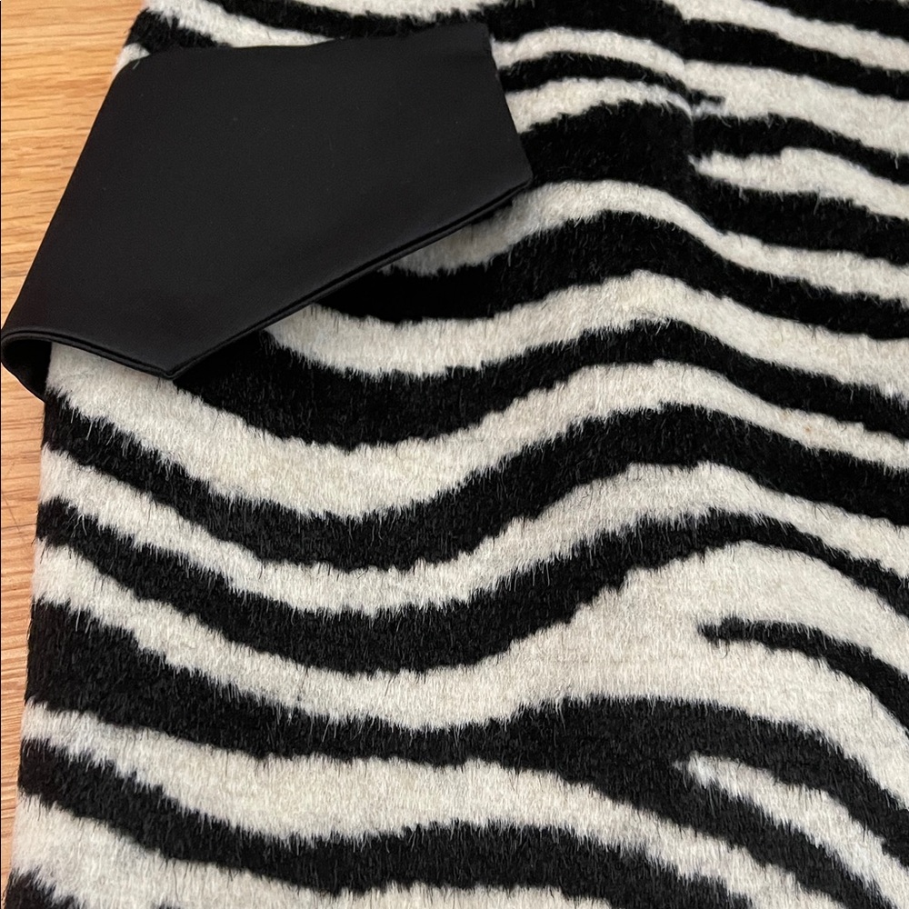 Chic Zebra Pattern Mini Skirt - Picture 3 of 14